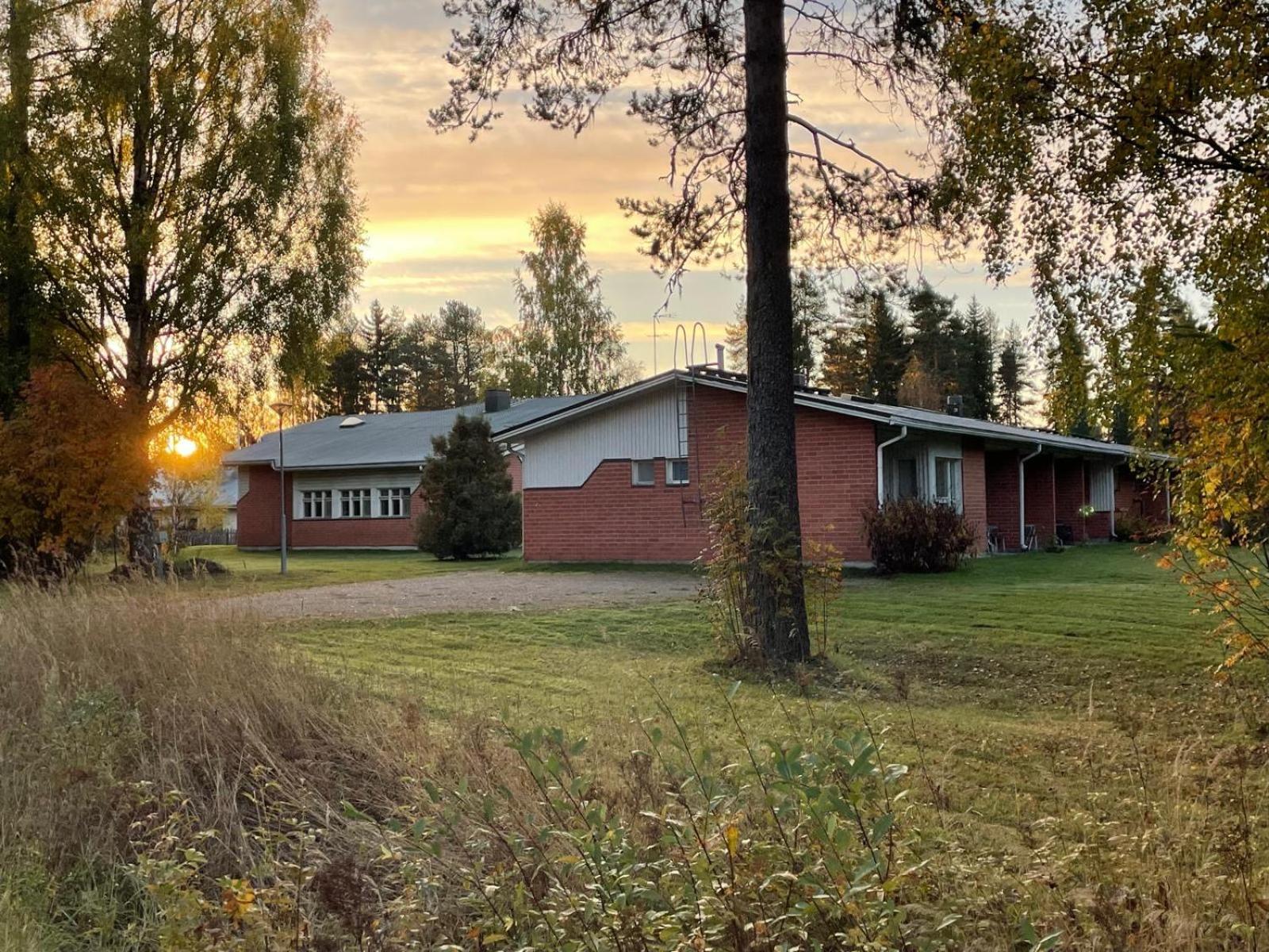 Hotelli Ravintola Tiilikka Rautavaara Exterior photo