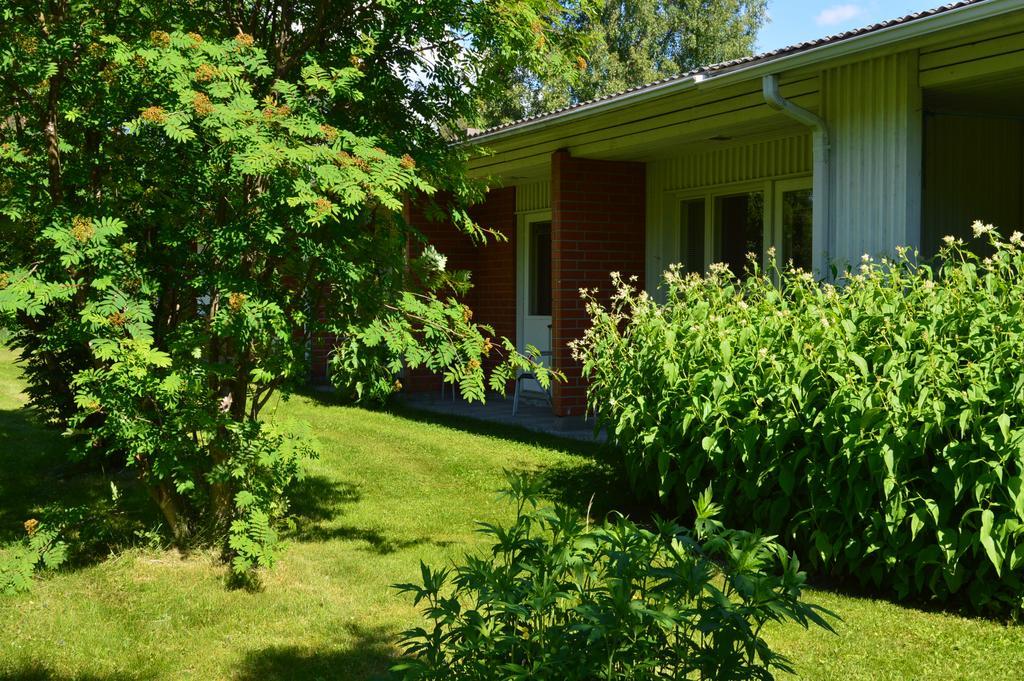Hotelli Ravintola Tiilikka Rautavaara Exterior photo
